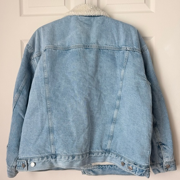GAP Women's Denim Jacket with White Sherpa Collar - Picture 4 of 4